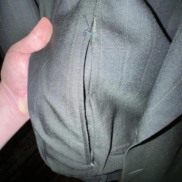 Yves Saint Laurent VTG Charcoal 2 Piece Suit Men's 44R + 32X30 Pants FRANCE - Picture 9 of 9